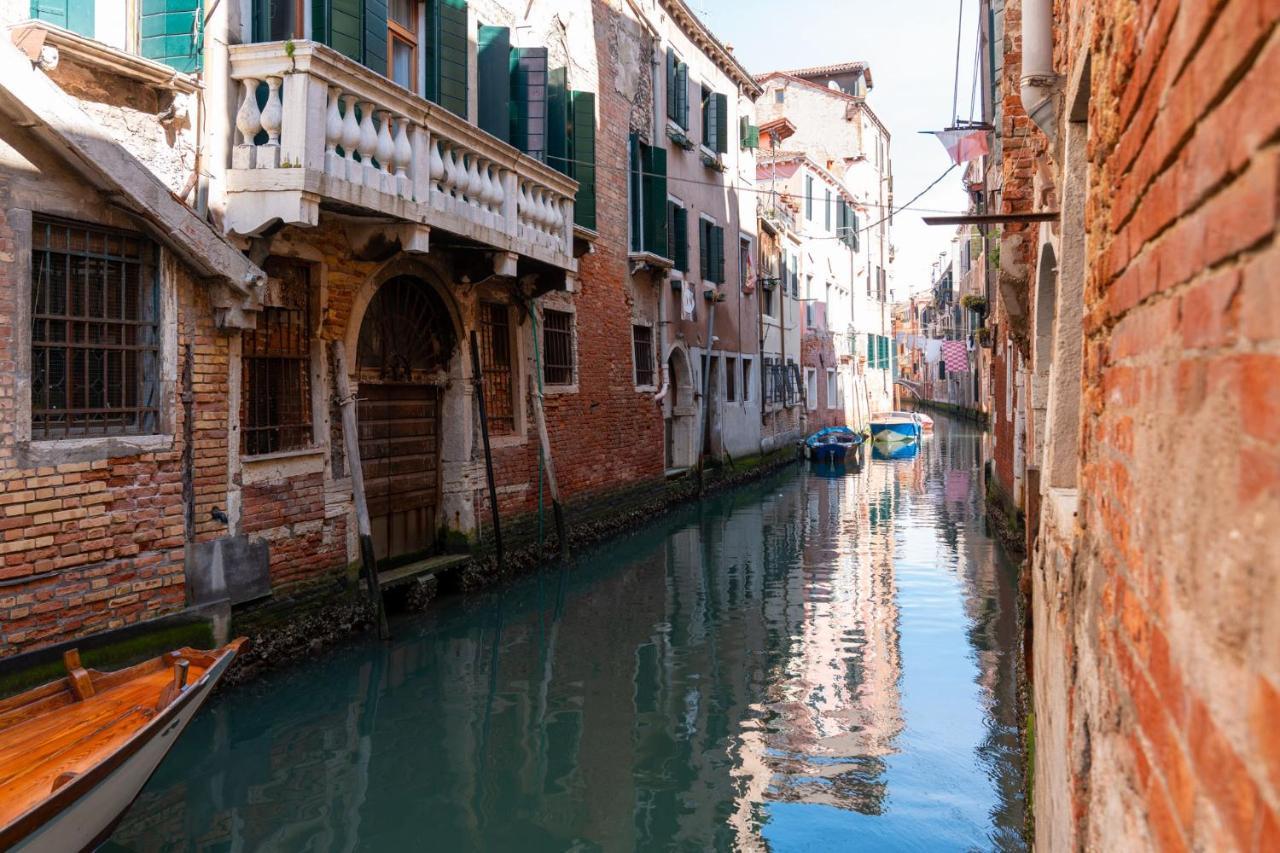 Casa Al Ponte Scudi - 4 Windows On The Canal Venedig Exterior foto